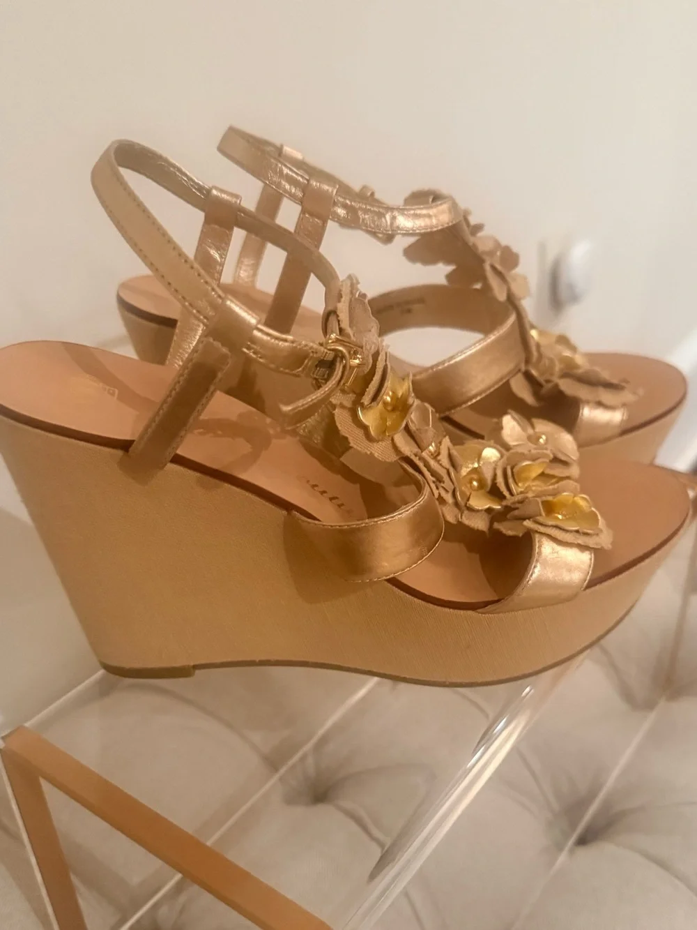 VTG Y2K Juicy Couture Smells Like Couture Metallic Gold Floral Fabric Wedge